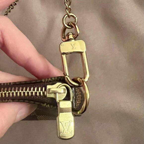 Louis Vuitton Min Pochette Damier Ebene - Picture 8 of 8